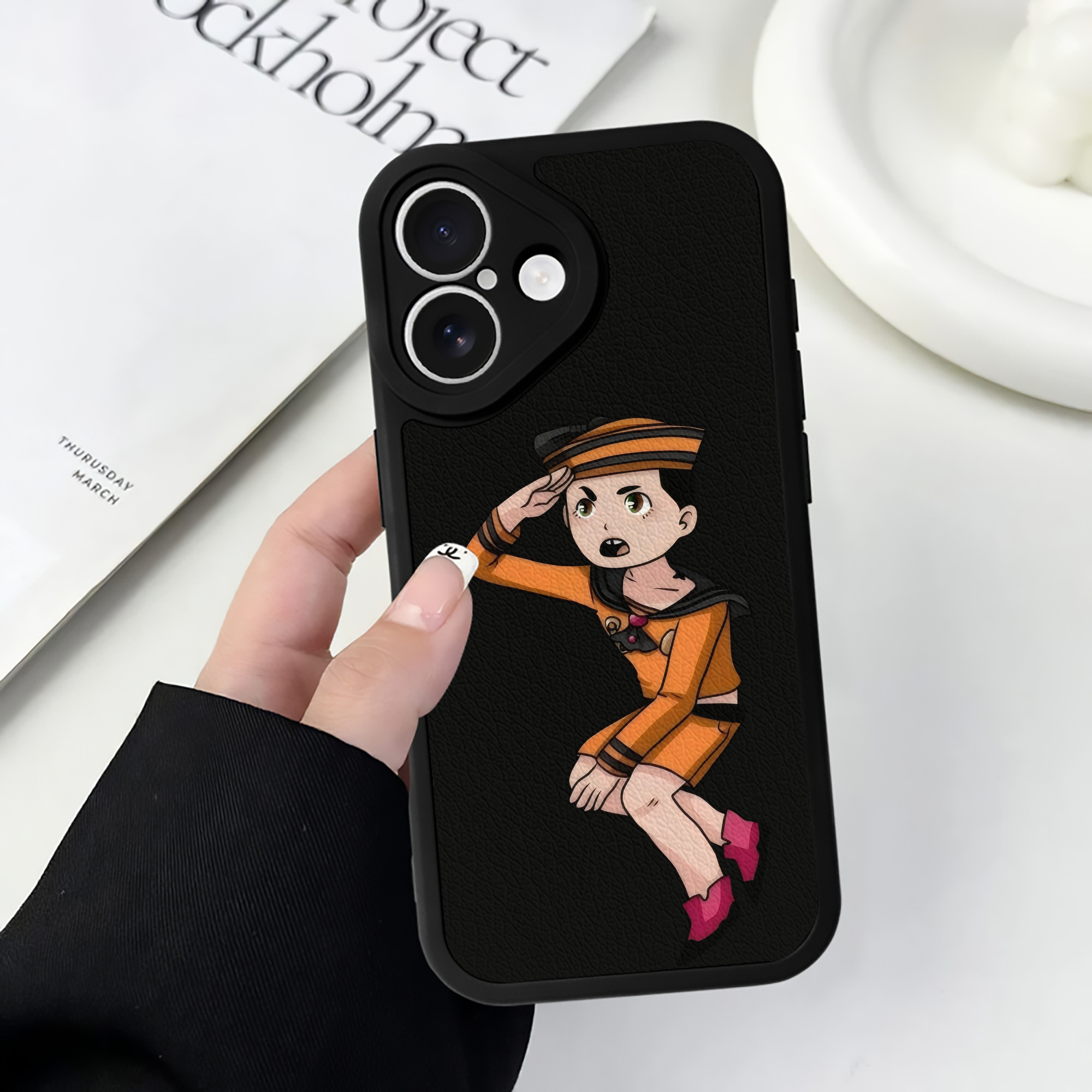 （画像用） ジョジョの奇妙な冒険 東方定助 JoJo's Bizarre Adventure Higashikata Josuke 【iPhone 16シリーズ対応】シリコンスマホケース（レザー調） 材質：シリコン